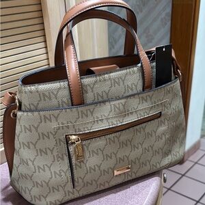 Elegant Tan and Brown Shoulder Bag with Adjustable Straps